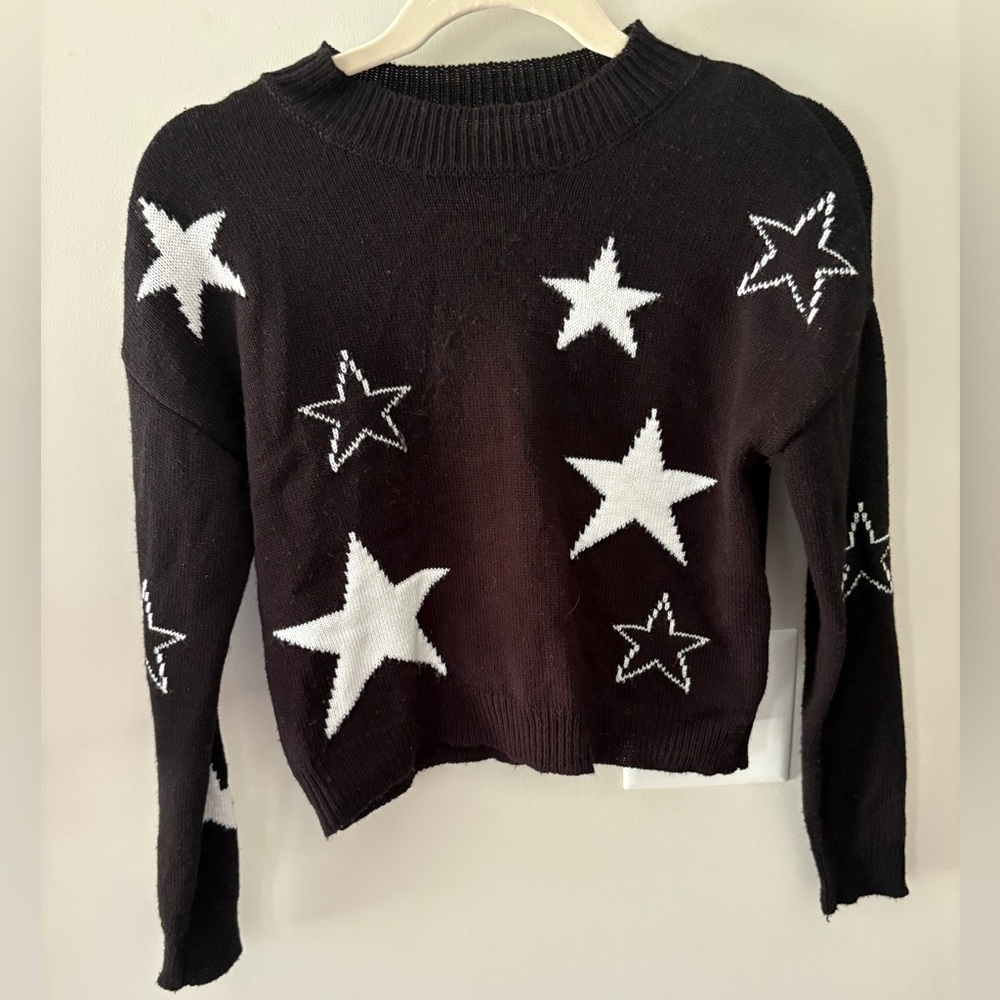 Mi Ami from Francesca’s Black and White Star Sweater girls 14